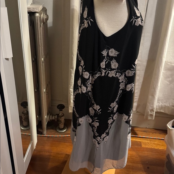 Max Studio Black and Gray Floral Flowy Midi Dress - Picture 3 of 8